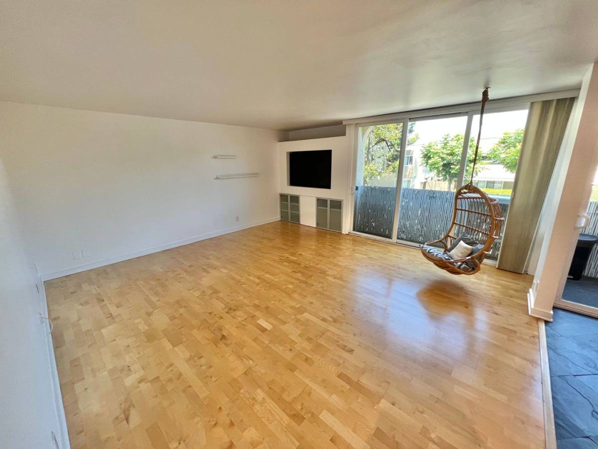 Apartment for rent at 2055 E Broadway, Long Beach, CA 90803
