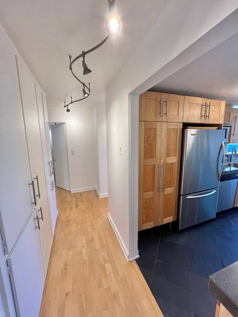 Apartment for rent at 2055 E Broadway, Long Beach, CA 90803