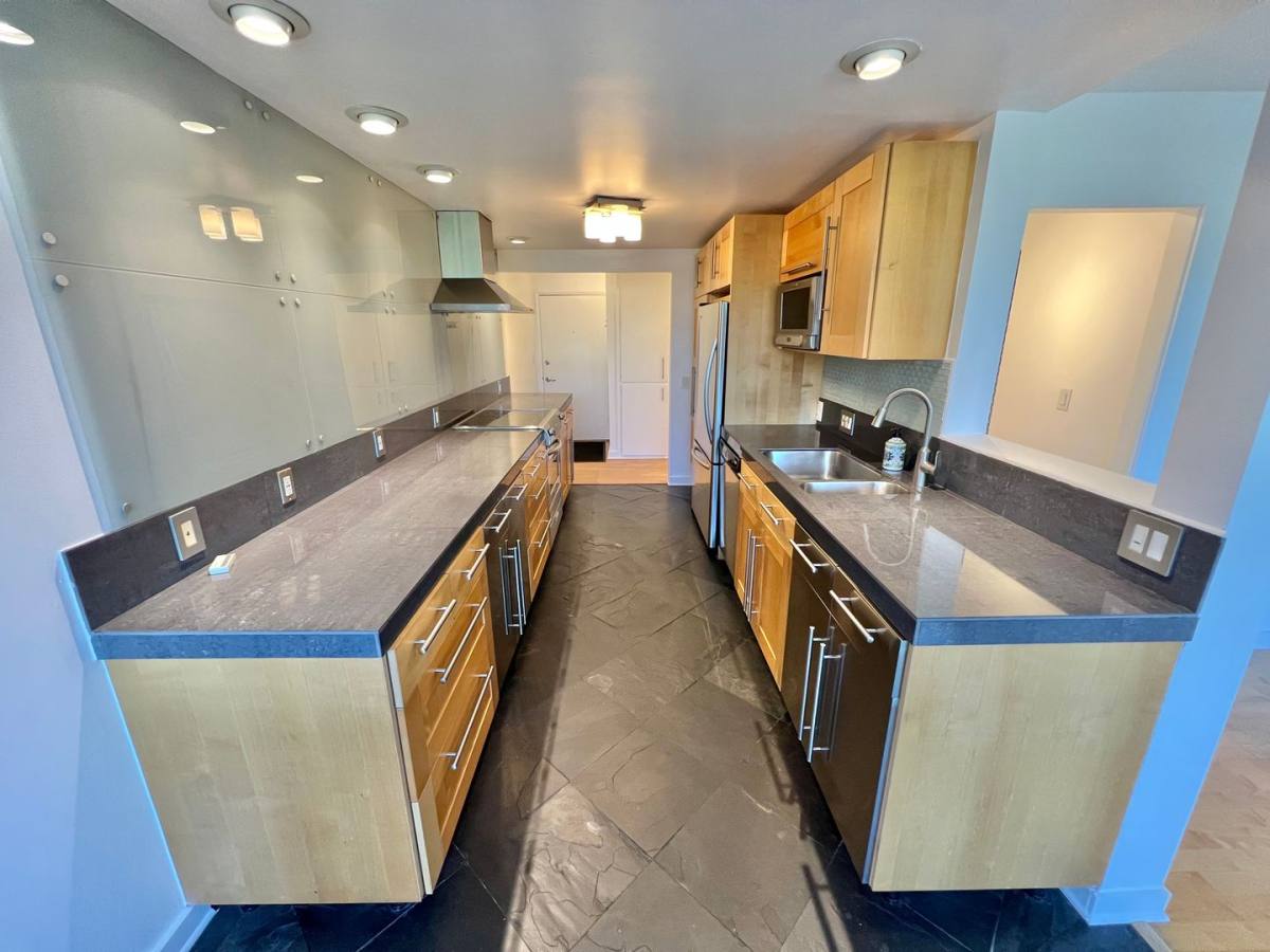 Apartment for rent at 2055 E Broadway, Long Beach, CA 90803