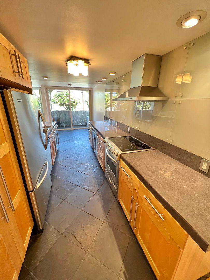 Apartment for rent at 2055 E Broadway, Long Beach, CA 90803
