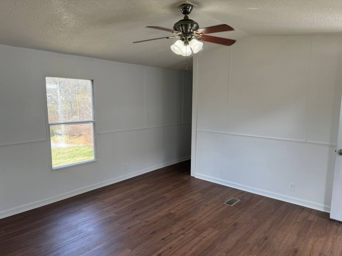 House for rent at 8 Darnell Dr, Fairview, NC 28730