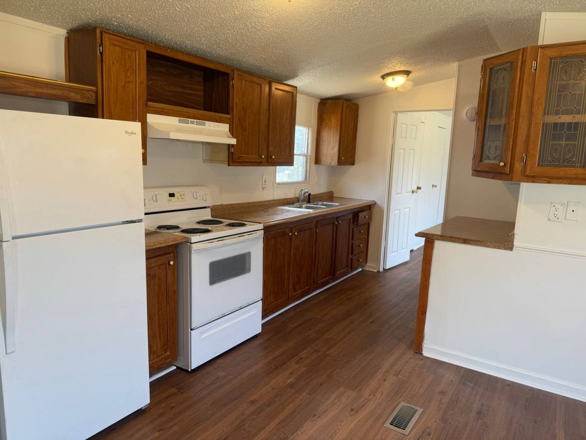 House for rent at 8 Darnell Dr, Fairview, NC 28730