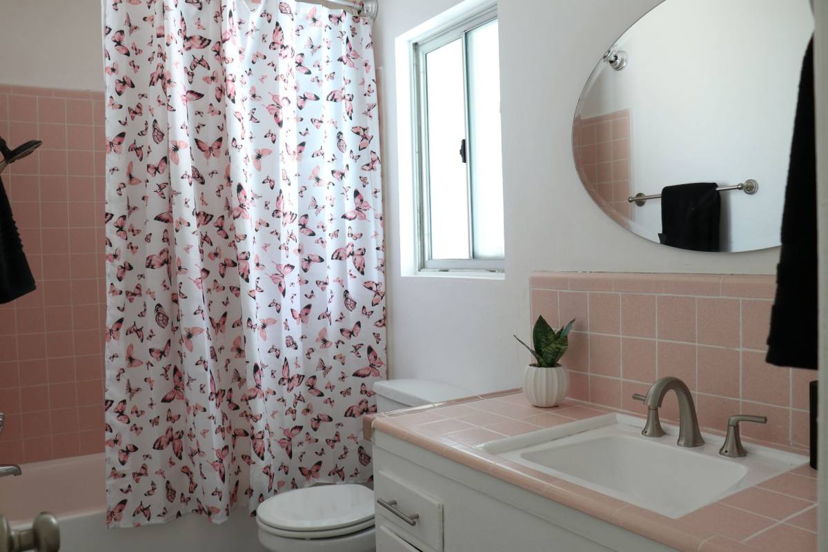 Apartment for rent at 2849 Waverly Dr, Los Angeles, CA 90039