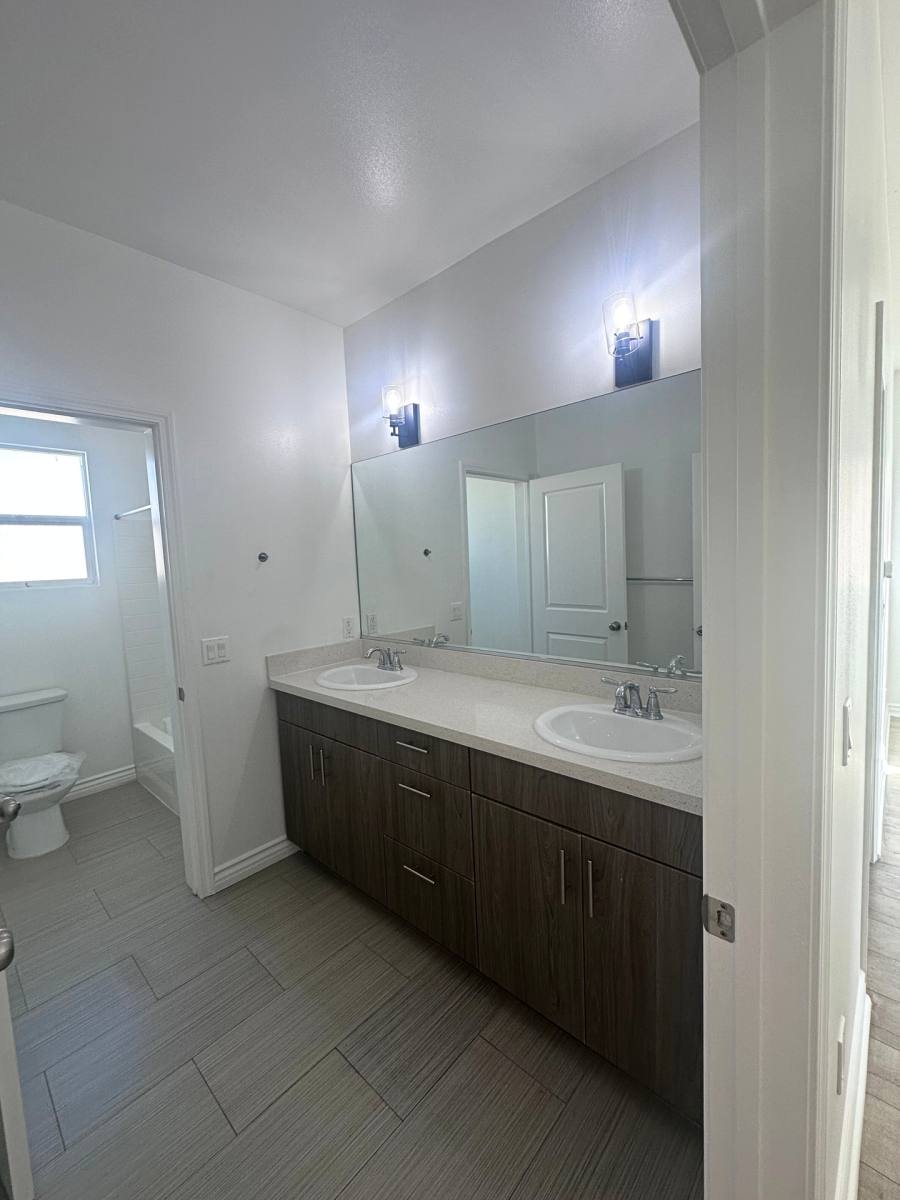 Townhouse for rent at 11942 Terra Bella St, Sylmar, CA 91342