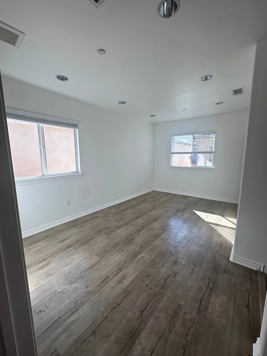 Townhouse for rent at 11942 Terra Bella St, Sylmar, CA 91342
