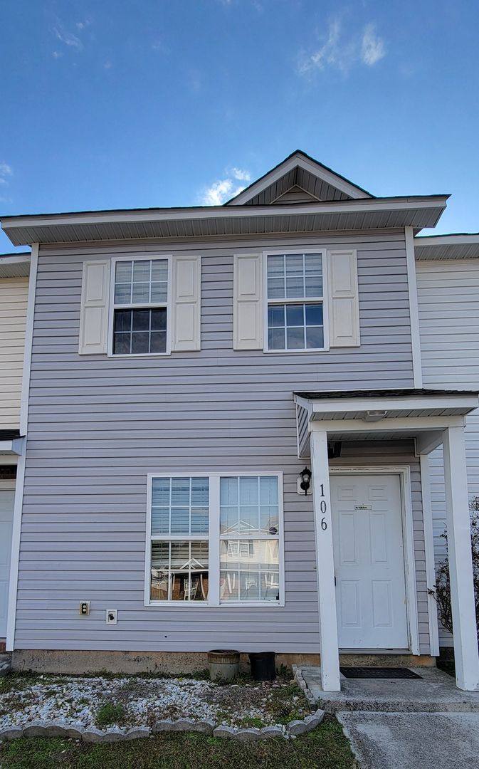 Townhouse for rent at 106 Pinegrove Court, Jacksonville, NC 28546
