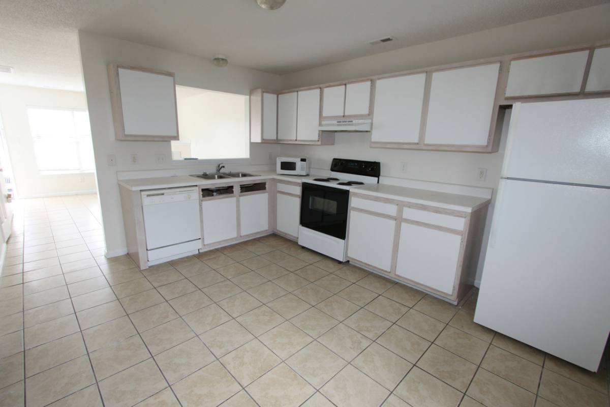 Townhouse for rent at 106 Pinegrove Court, Jacksonville, NC 28546