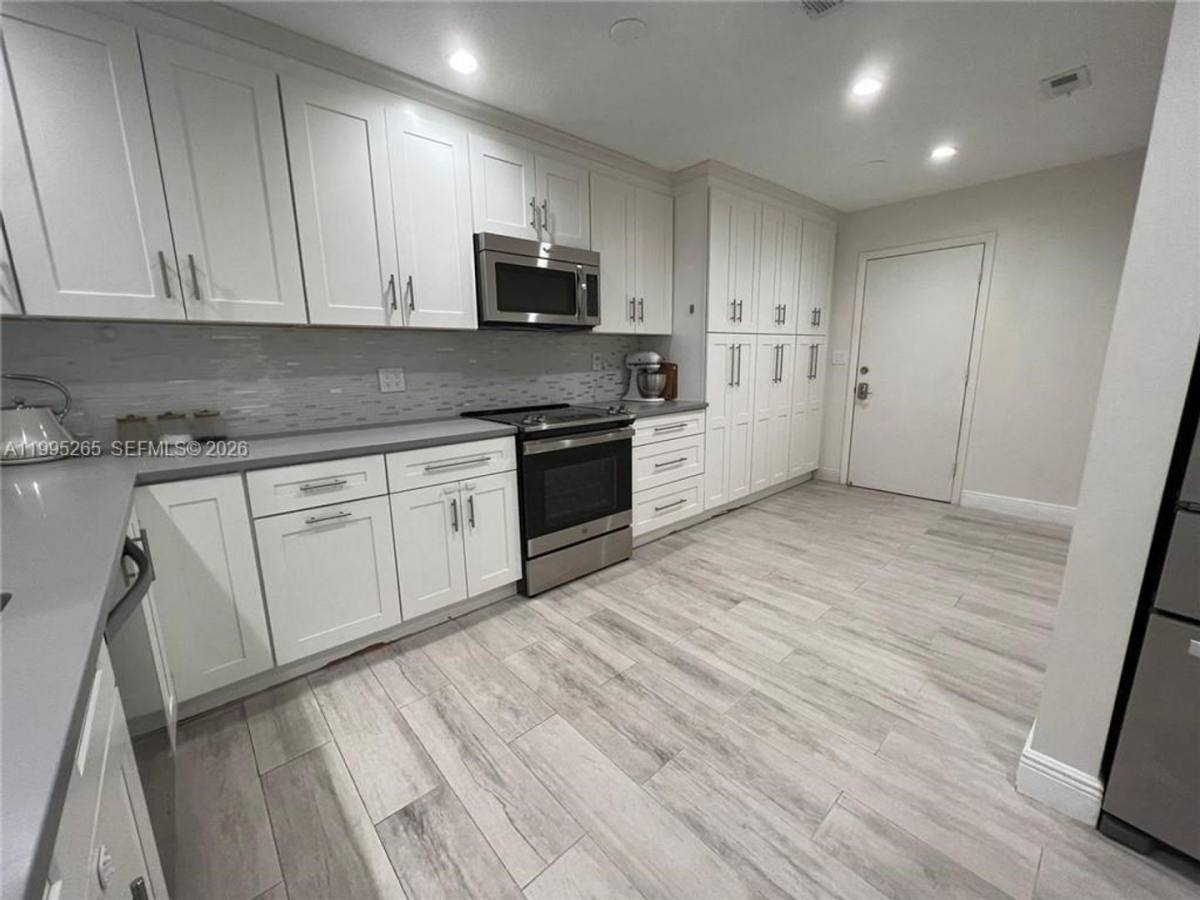 Townhouse for rent at 307 Bonnie Brae Way, Hollywood, FL 33021