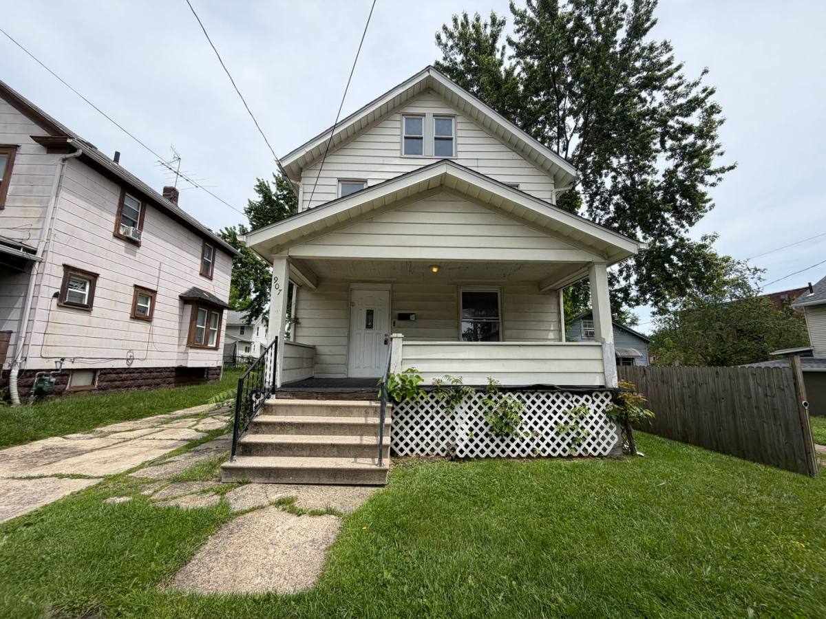 House for rent at 907 Kling St, Akron, OH 44311