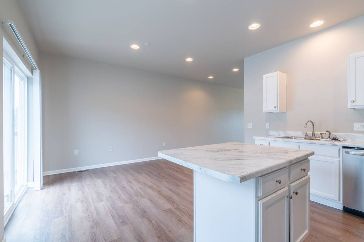 Townhouse for rent at 6909 Daniel Defoe Dr, Johnston, IA 50131