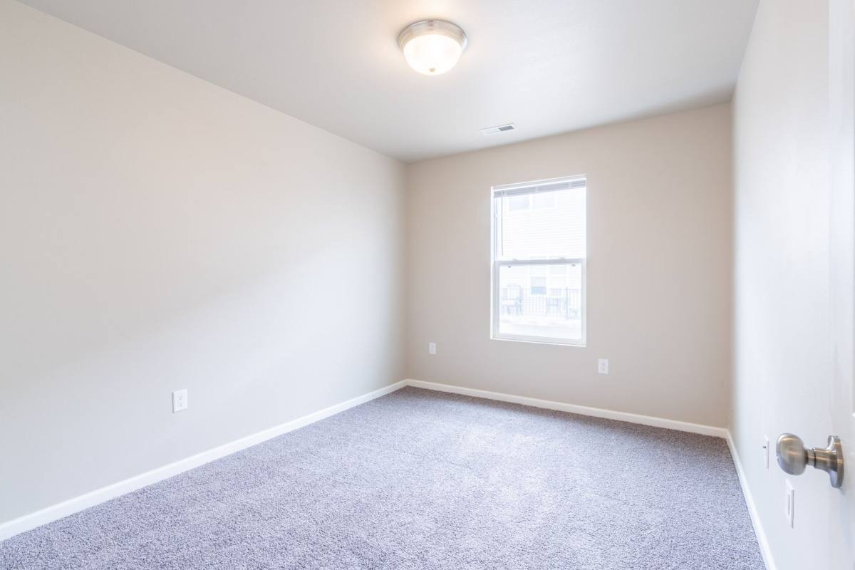 Townhouse for rent at 6909 Daniel Defoe Dr, Johnston, IA 50131