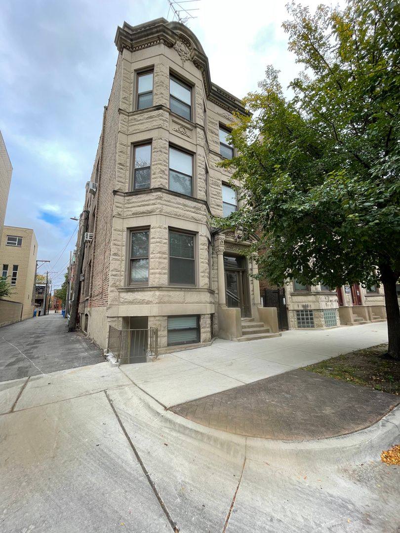 Apartment for rent at 1210 W Lexington St, Chicago, IL 60607