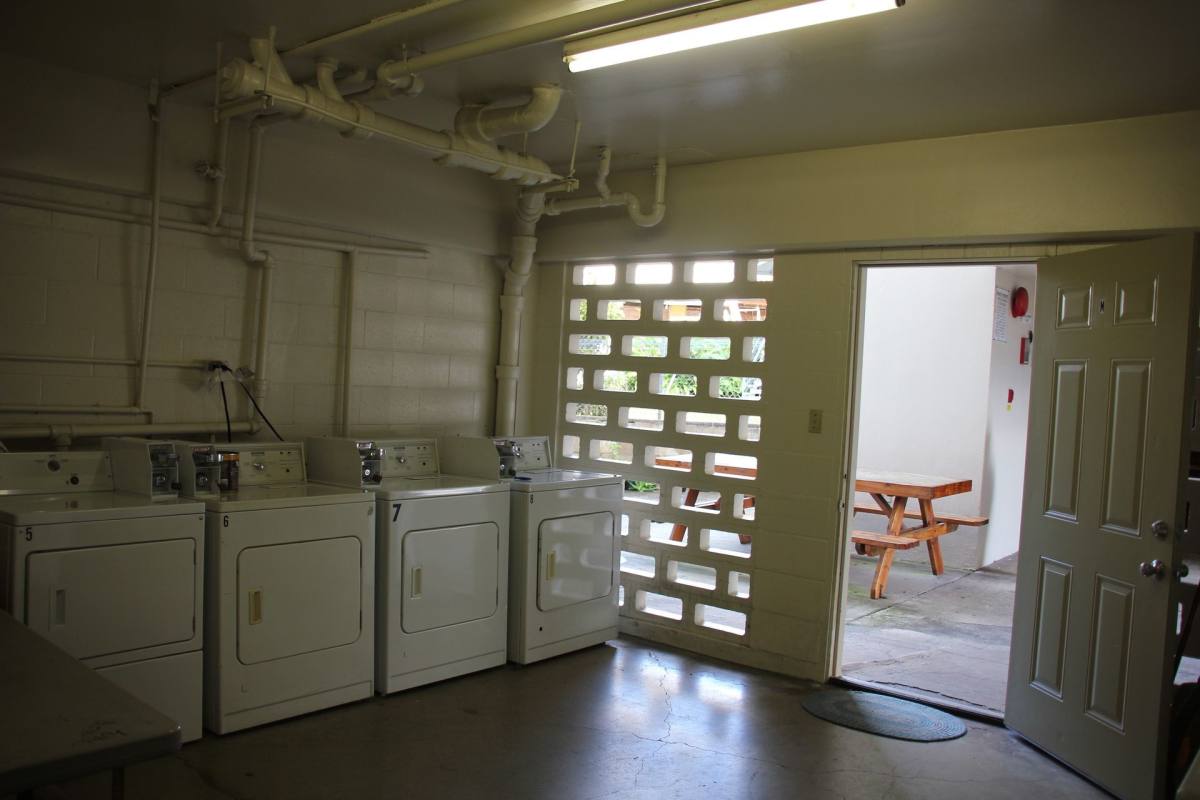 Apartment for rent at 1912 Kalihi St, Honolulu, HI 96819
