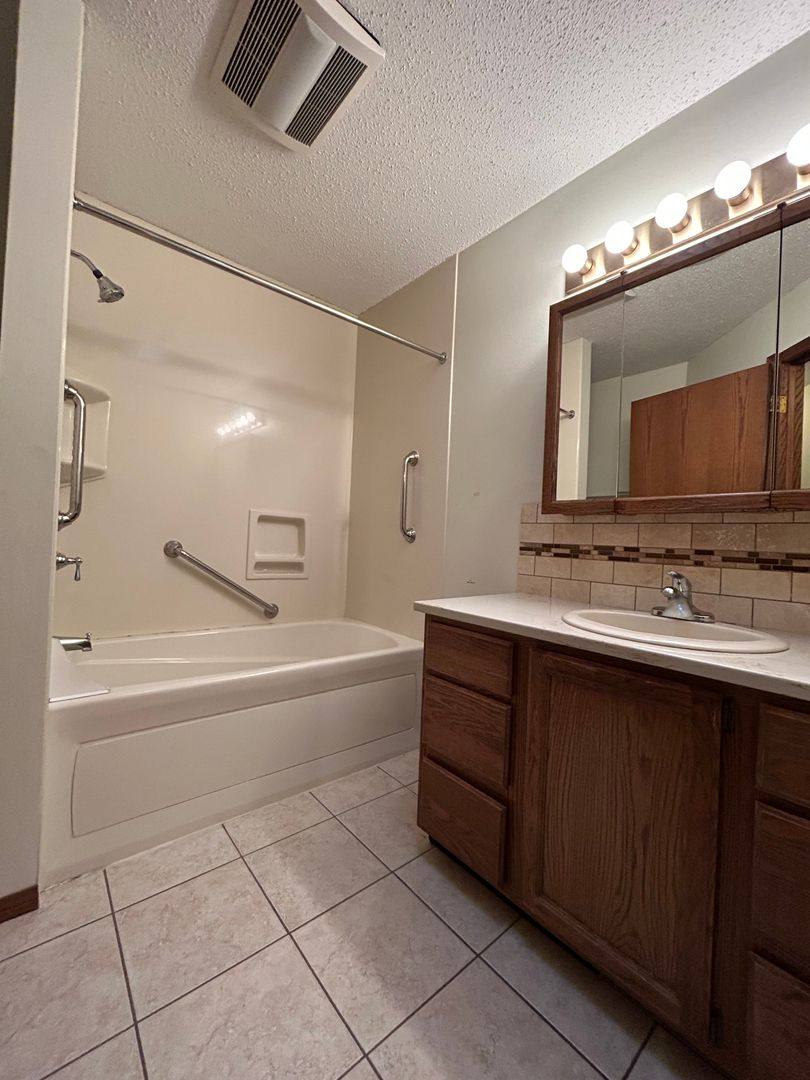 Apartment for rent at 3617 Parkwood Place, La Crosse, WI 54601
