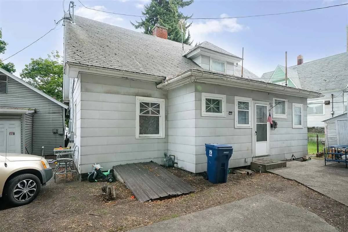 Apartment for rent at 1725 N Howard St, Spokane, WA 99205