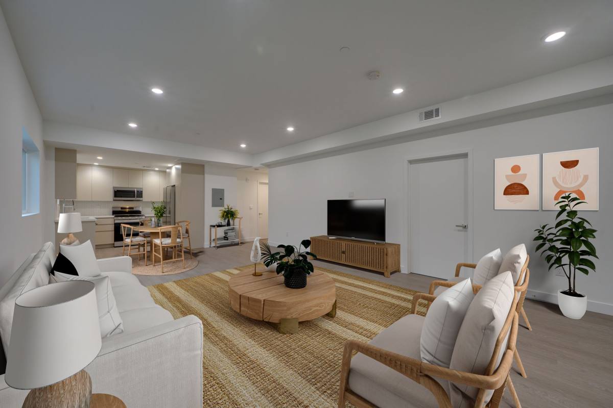 Apartment for rent at 861 S Gramercy Place, Los Angeles, CA 90005
