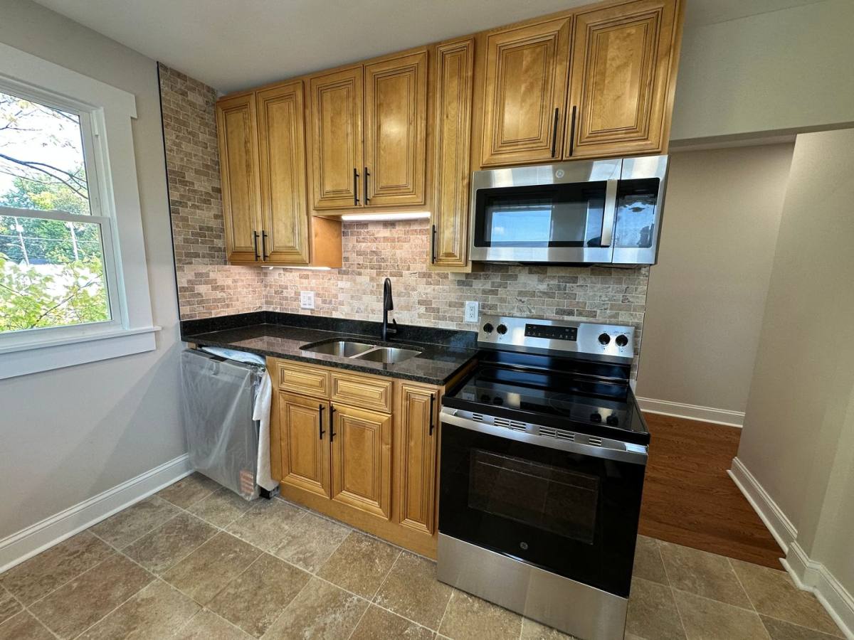 Apartment for rent at 12-14 Olentangy St, Columbus, OH 43202