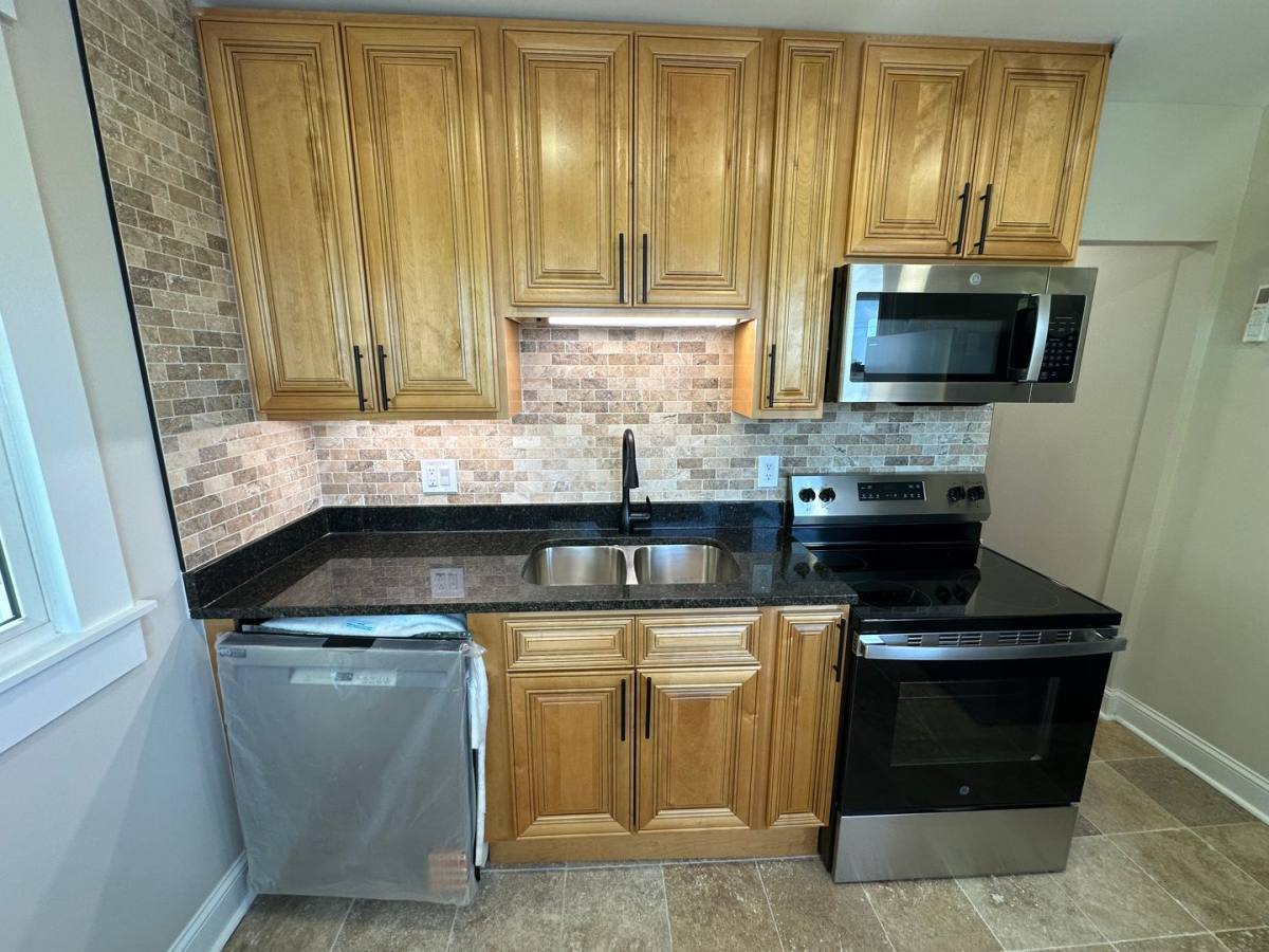 Apartment for rent at 12-14 Olentangy St, Columbus, OH 43202