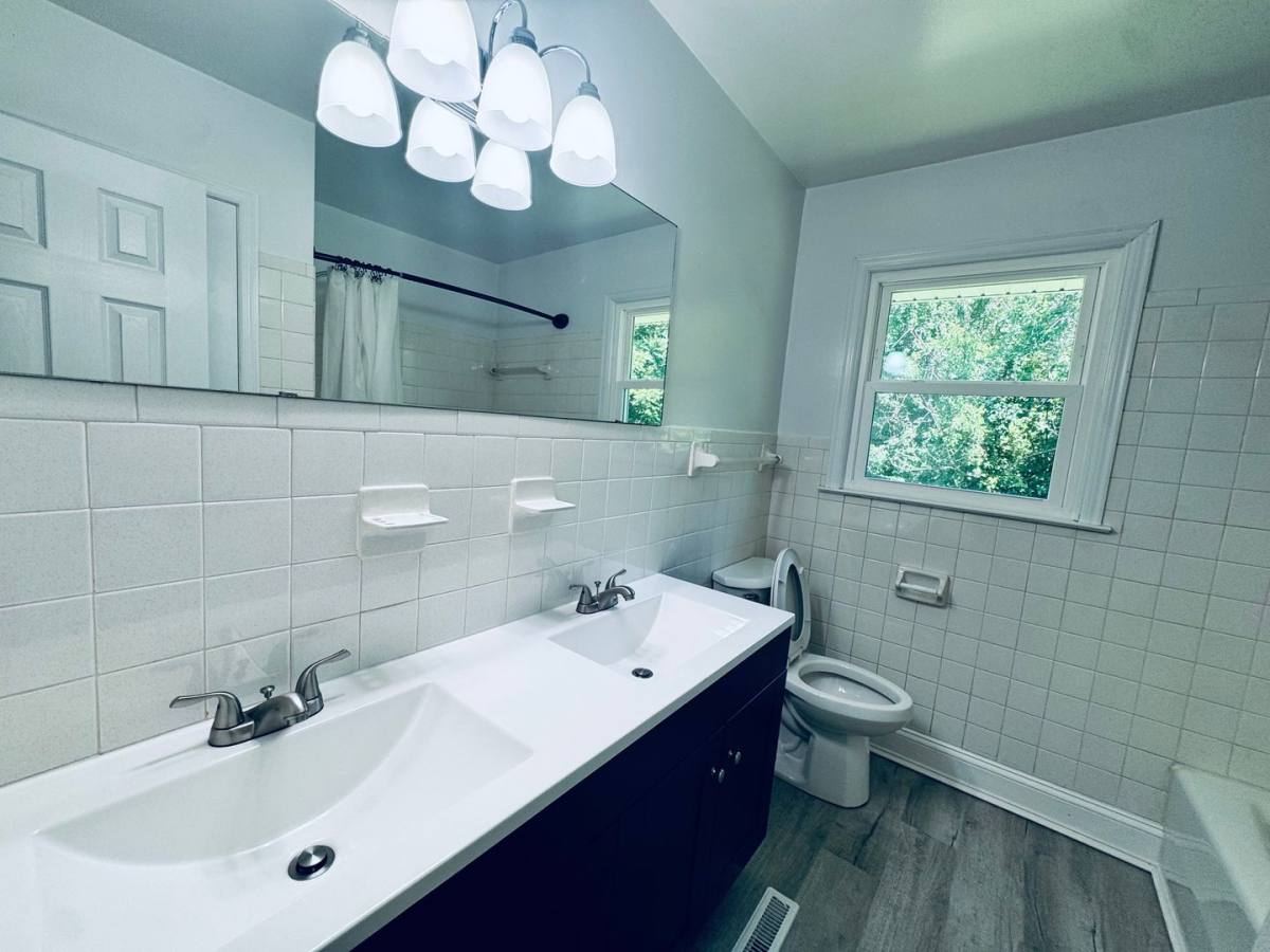 House for rent at 1027 Woodhaven Dr, Bedford, VA 24523