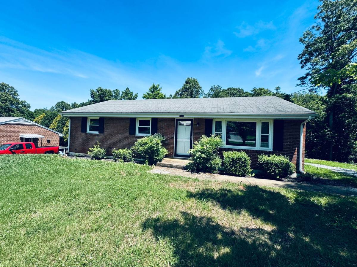 House for rent at 1027 Woodhaven Dr, Bedford, VA 24523