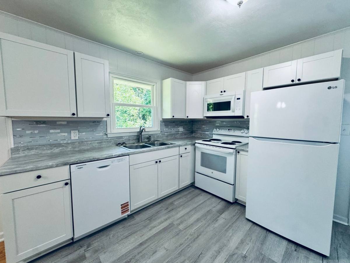 House for rent at 1027 Woodhaven Dr, Bedford, VA 24523