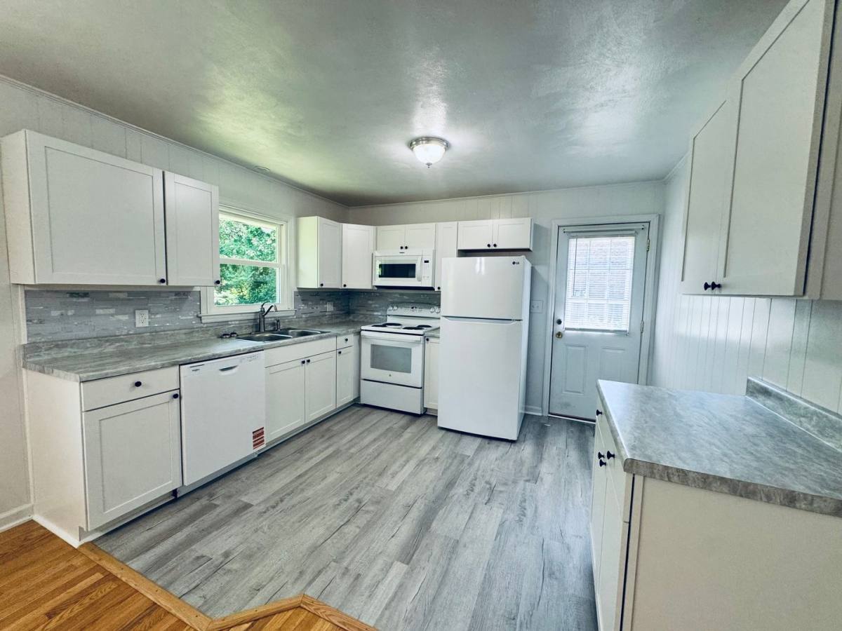 House for rent at 1027 Woodhaven Dr, Bedford, VA 24523
