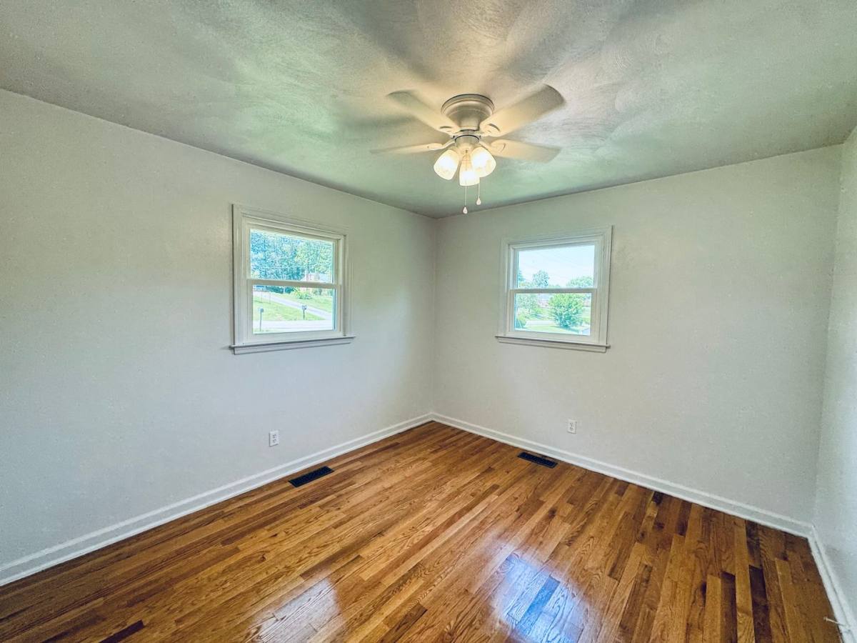House for rent at 1027 Woodhaven Dr, Bedford, VA 24523