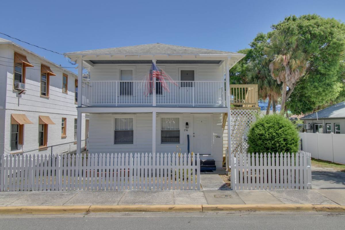 Apartment for rent at 236 N Oleander Ave, Daytona Beach, FL 32118