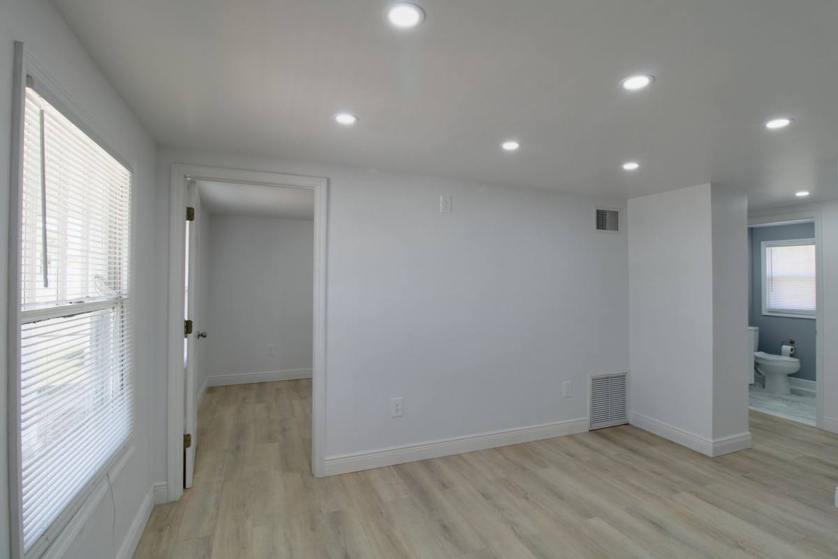 Apartment for rent at 236 N Oleander Ave, Daytona Beach, FL 32118