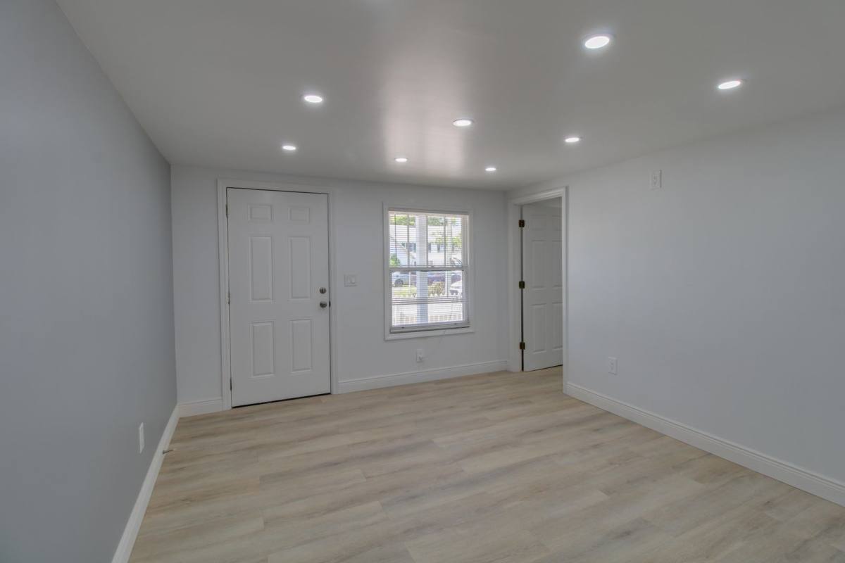 Apartment for rent at 236 N Oleander Ave, Daytona Beach, FL 32118