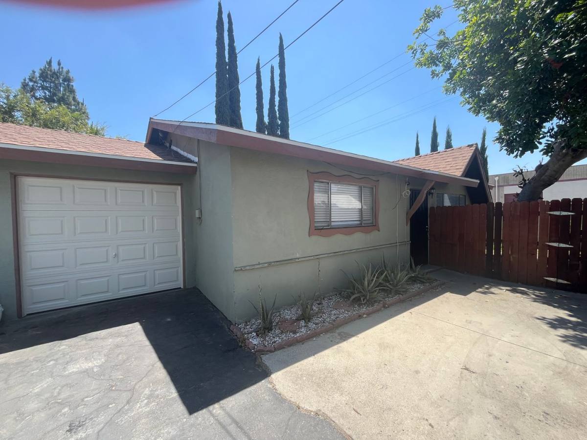 Apartment for rent at 966 W 3rd St, Azusa, CA 91702