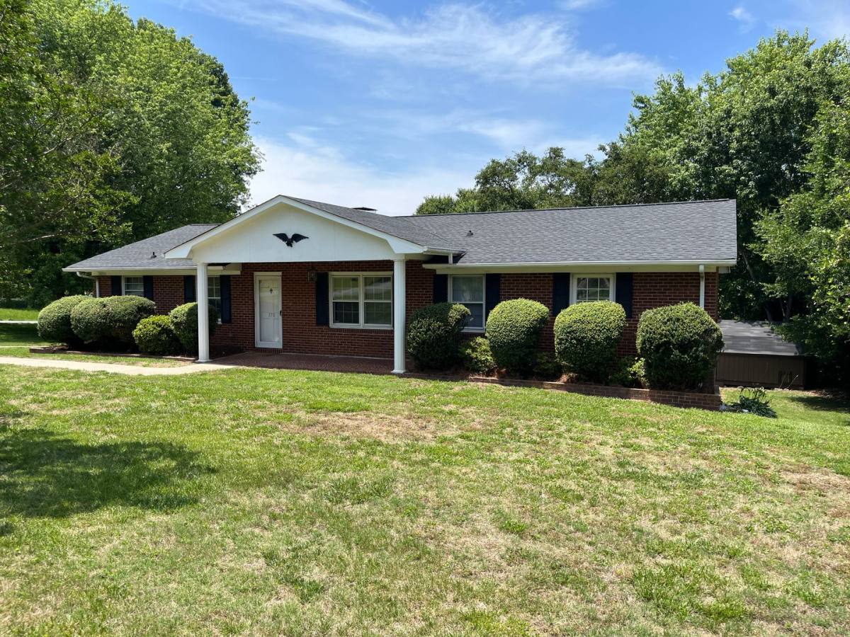 House for rent at 370 Farmbrooke Lane, Winston Salem, NC 27127