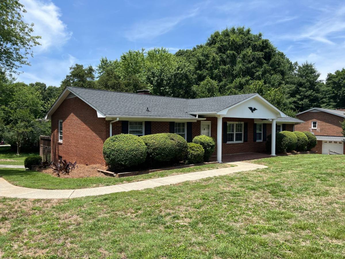 House for rent at 370 Farmbrooke Lane, Winston Salem, NC 27127