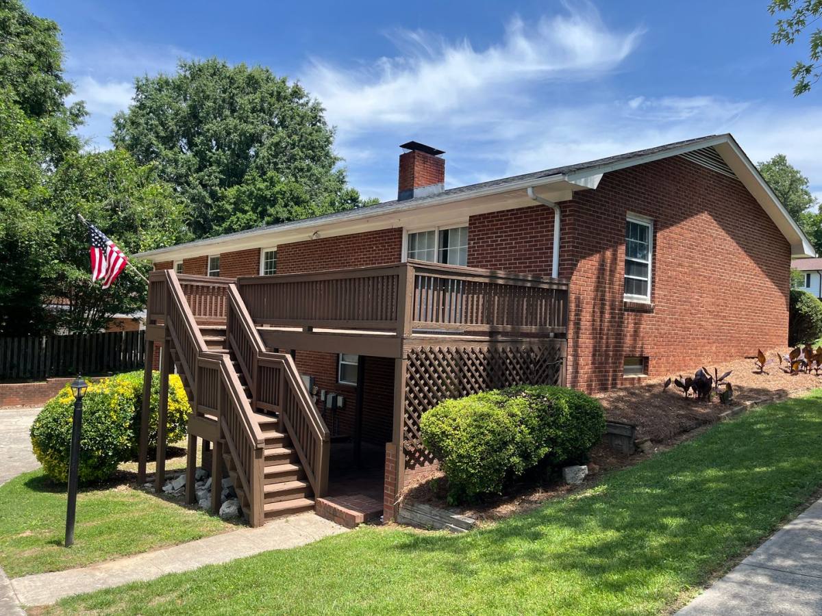 House for rent at 370 Farmbrooke Lane, Winston Salem, NC 27127