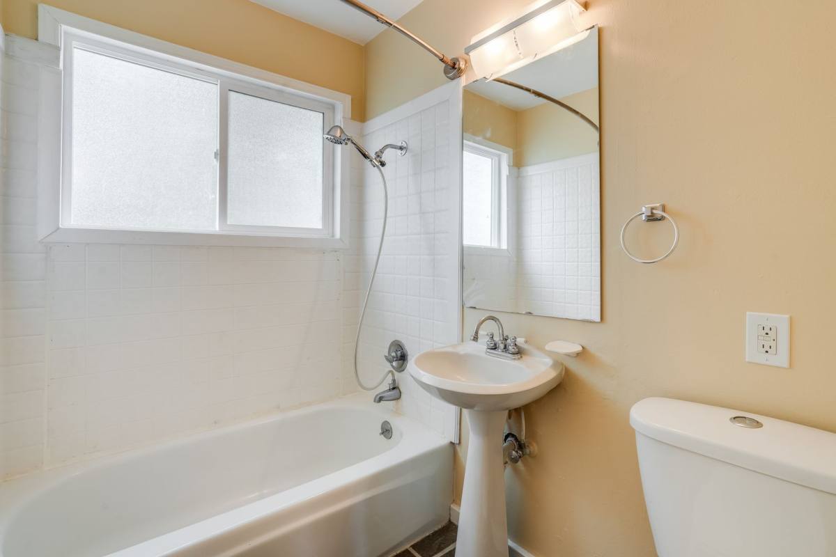 House for rent at 6806 N Monteith Ave, Portland, OR 97203