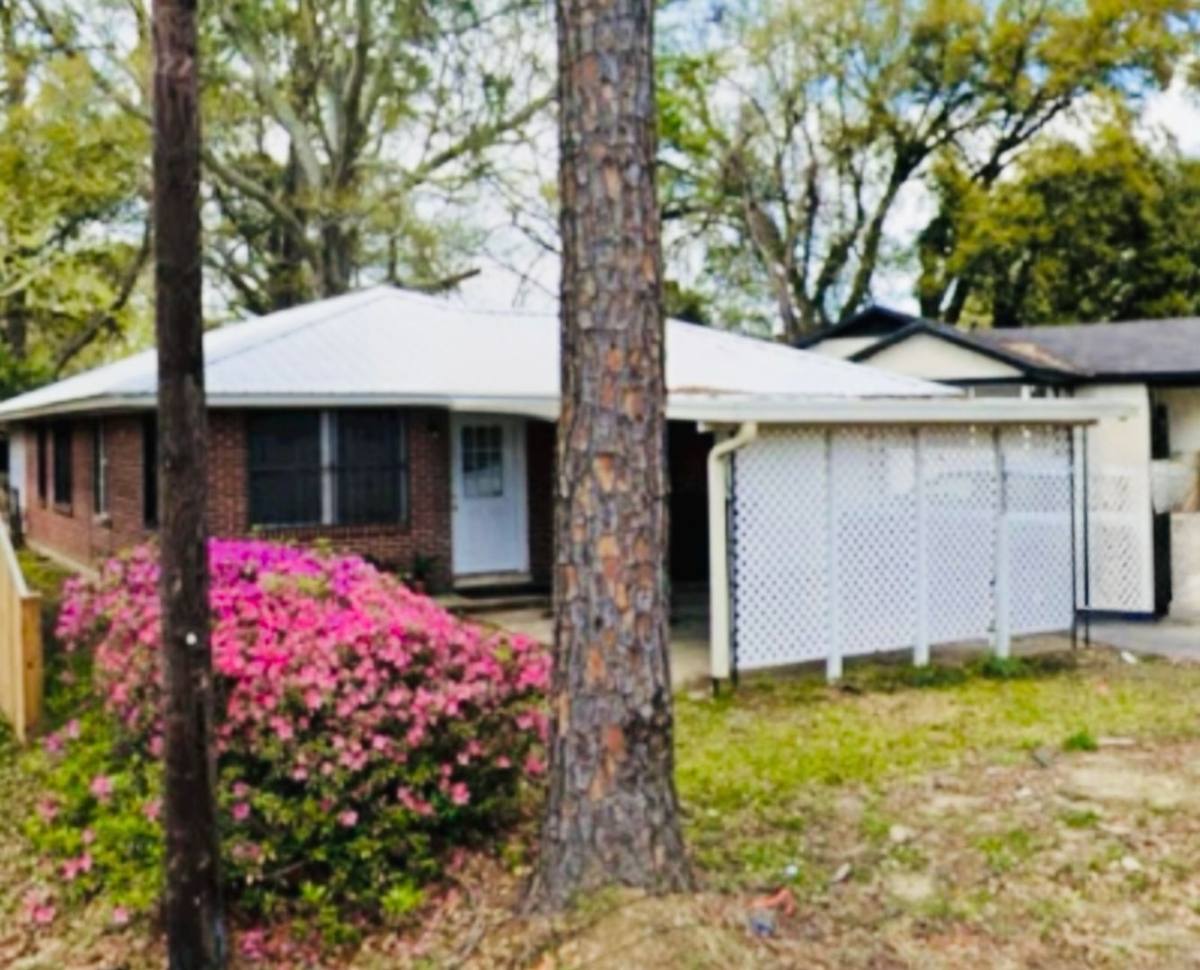 House for rent at 1955 Rice Dr, Baton Rouge, LA 70802