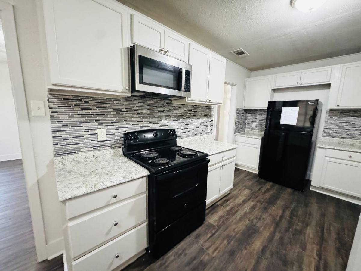 House for rent at 1955 Rice Dr, Baton Rouge, LA 70802