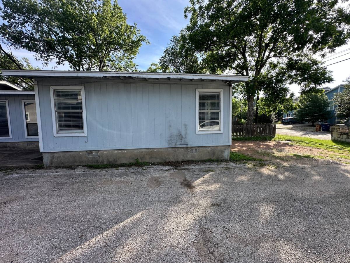 Apartment for rent at 4412 Gillis St, Austin, TX 78745