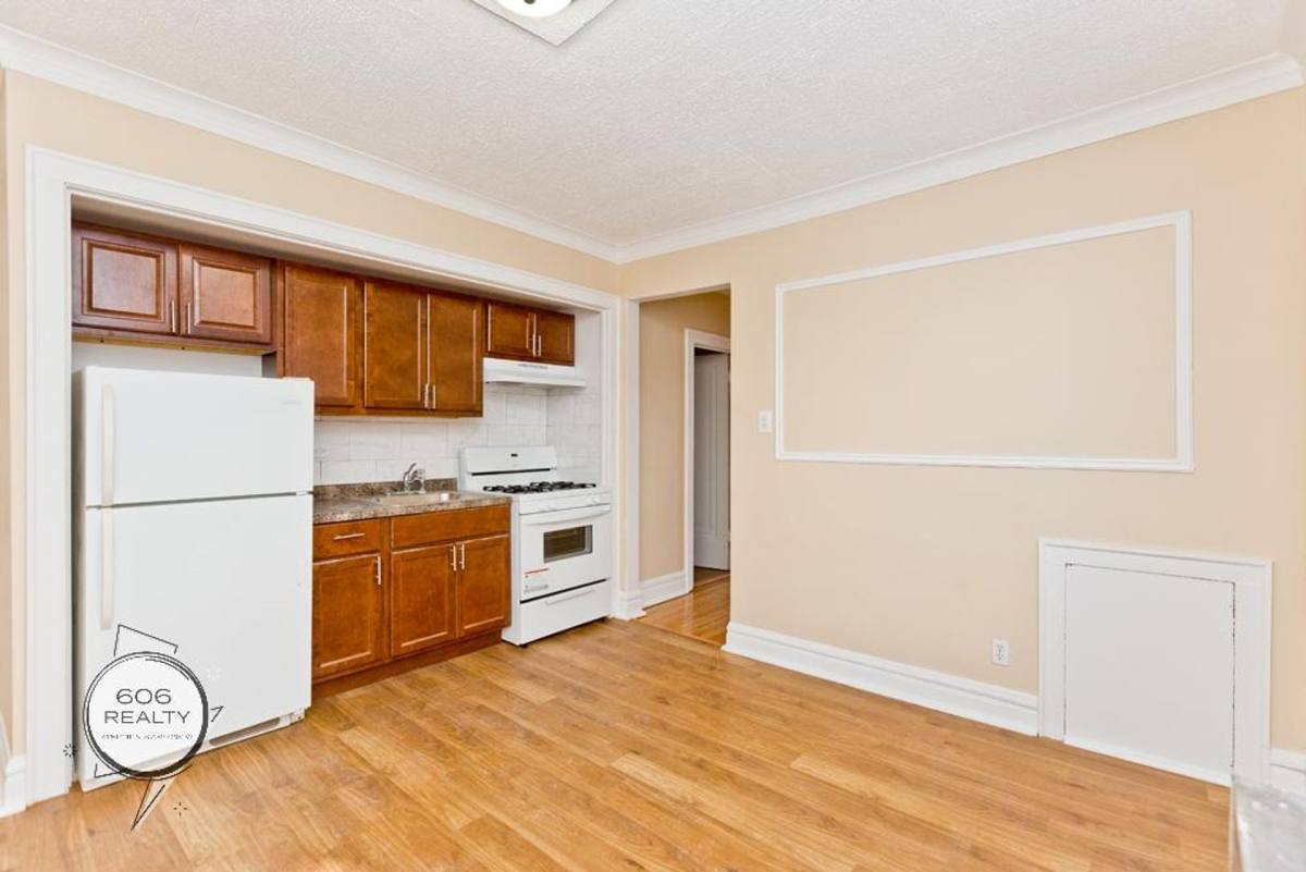 Apartment for rent at 2247 S Gunderson #1, Berwyn, IL 60402