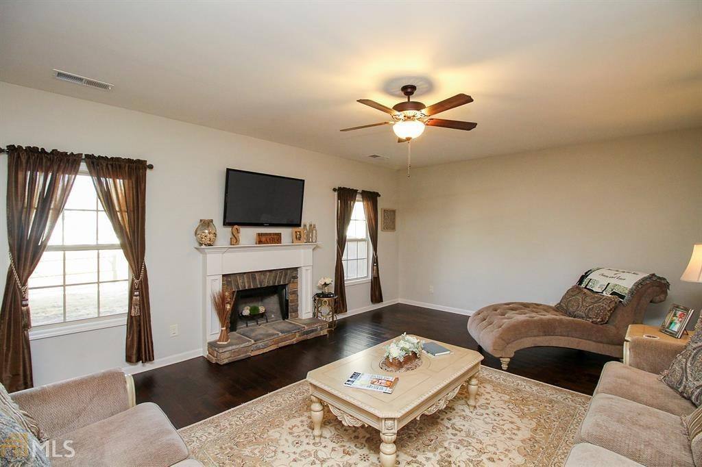 House for rent at 345 Cliffhaven Circle, Newnan, GA 30263