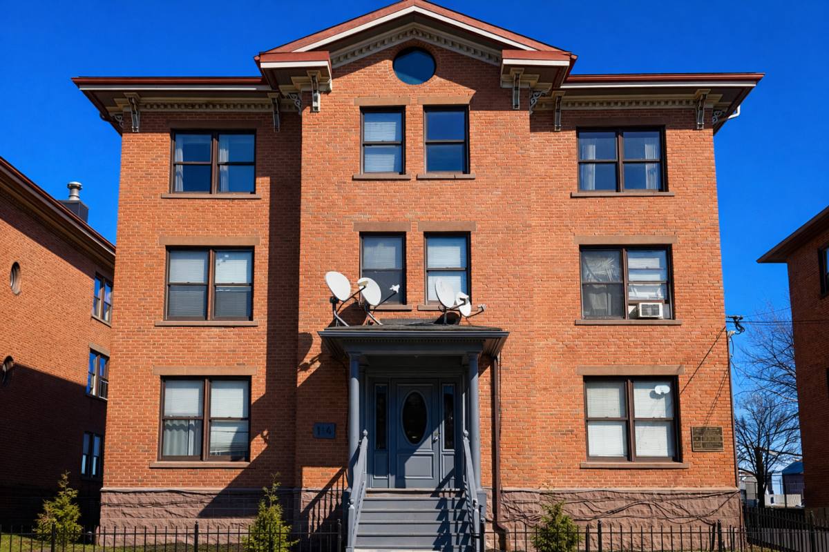Apartment for rent at 152-154 Wooster St, Hartford, CT 06120
