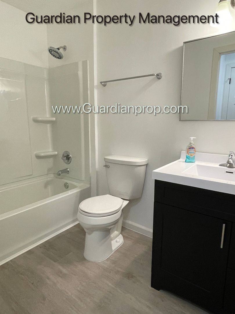 Apartment for rent at 627 Polk St NE, Minneapolis, MN 55413
