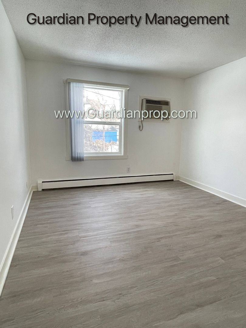 Apartment for rent at 627 Polk St NE, Minneapolis, MN 55413
