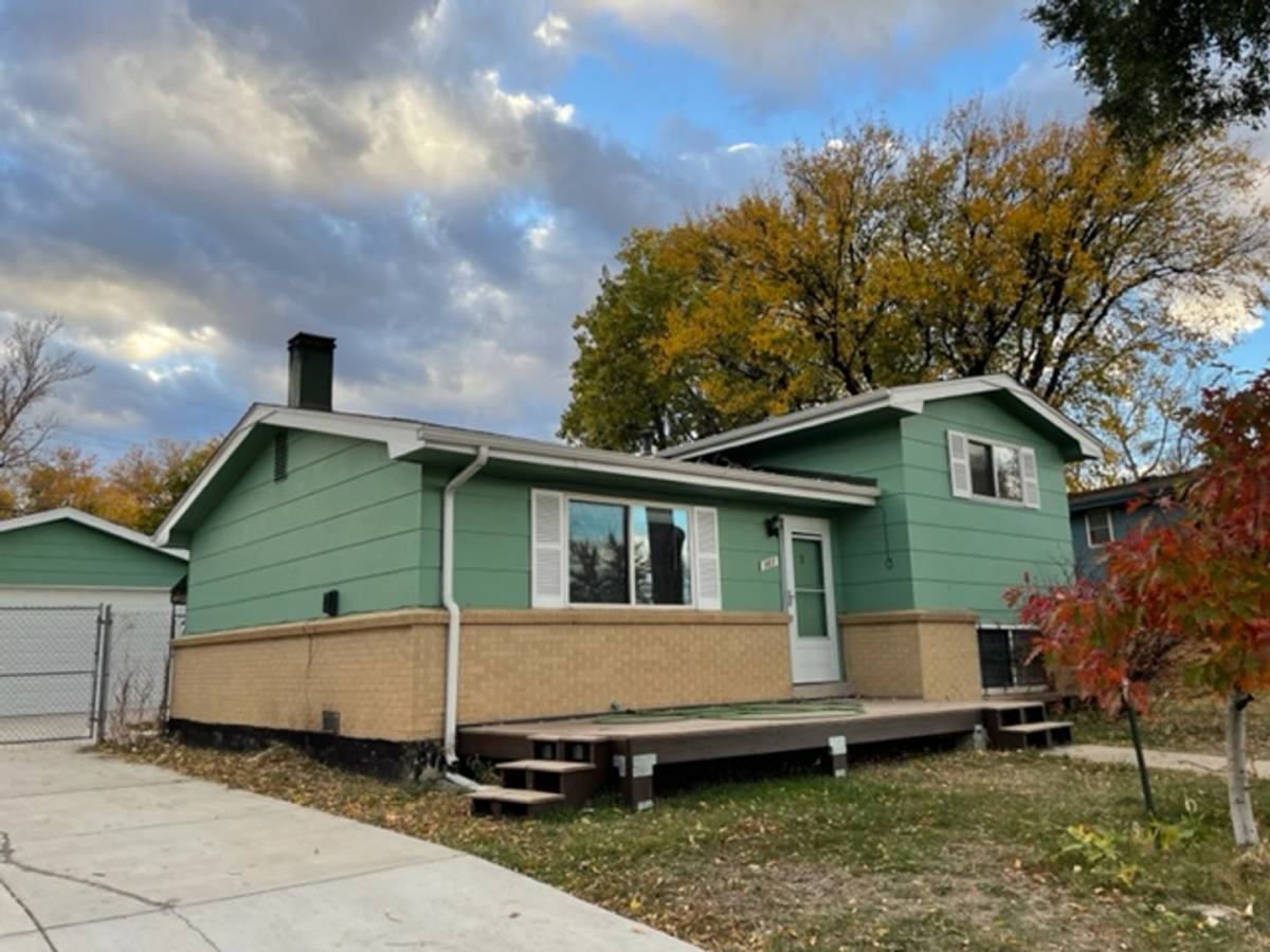 House for rent at 387 S Queen Circle, Denver, CO 80226