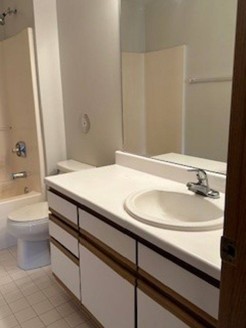 Apartment for rent at 12102 Stonegate Dr, Omaha, NE 68164