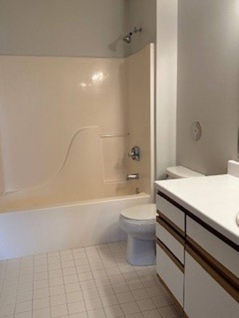 Apartment for rent at 12102 Stonegate Dr, Omaha, NE 68164