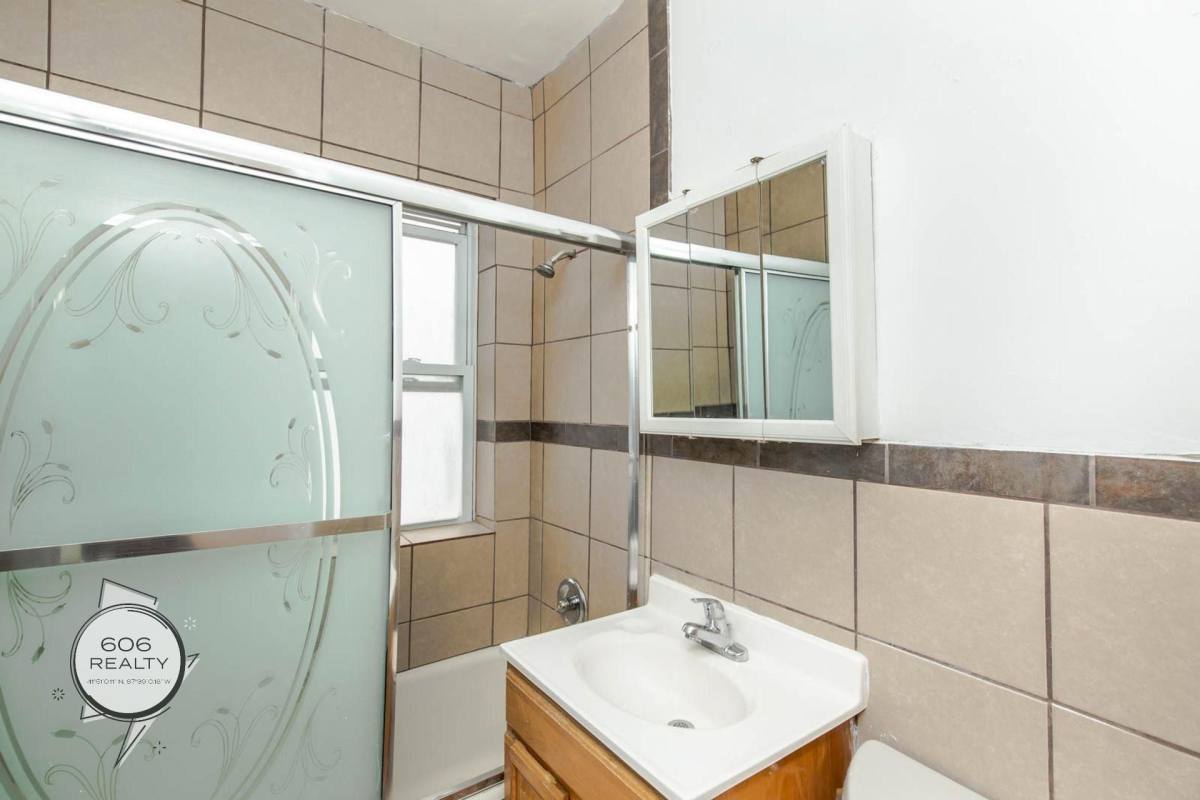 Apartment for rent at 2801 N Keating Ave, Chicago, IL 60639