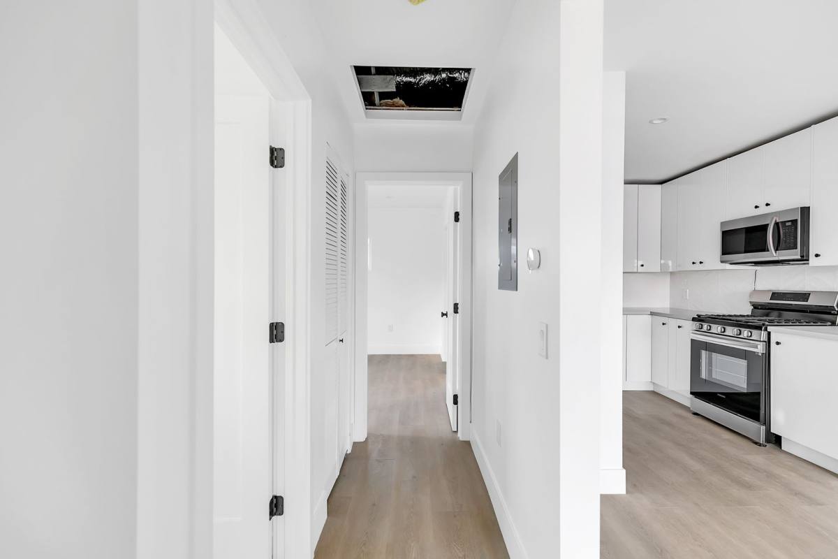 Apartment for rent at 5606 Lexington Ave, Los Angeles, CA 90038
