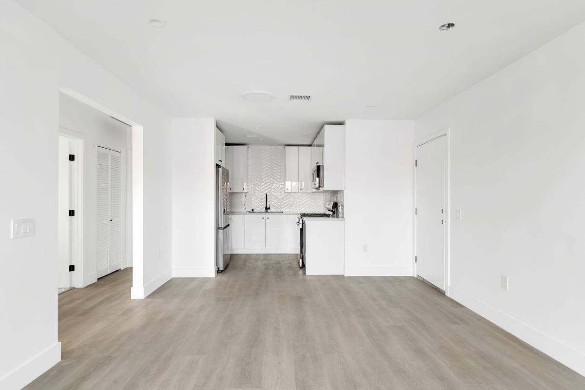 Apartment for rent at 5606 Lexington Ave, Los Angeles, CA 90038