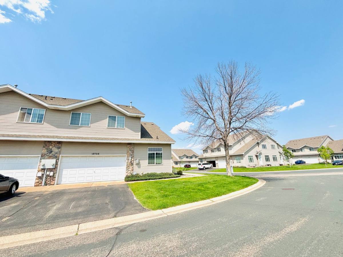 Townhouse for rent at 12708 Flamingo St NW, Minneapolis, MN 55448